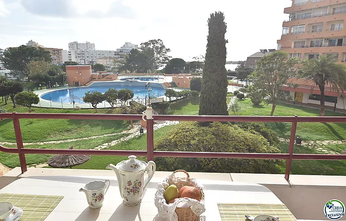 Apartamento con licencia turística en Santa Margarita, Roses, con terraza y piscinas comunitarias
