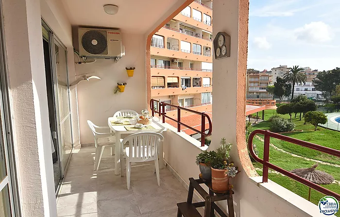 Apartamento con licencia turística en Santa Margarita, Roses, con terraza y piscinas comunitarias