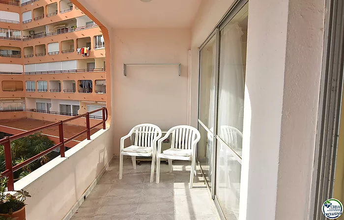 Apartamento con licencia turística en Santa Margarita, Roses, con terraza y piscinas comunitarias