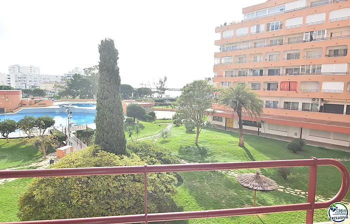 Apartamento con licencia turística en Santa Margarita, Roses, con terraza y piscinas comunitarias