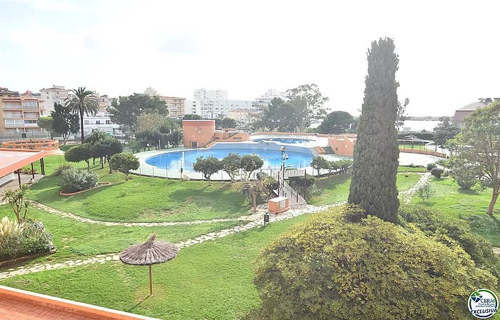 Apartamento con licencia turística en Santa Margarita, Roses, con terraza y piscinas comunitarias