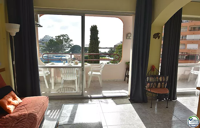 Apartamento con licencia turística en Santa Margarita, Roses, con terraza y piscinas comunitarias