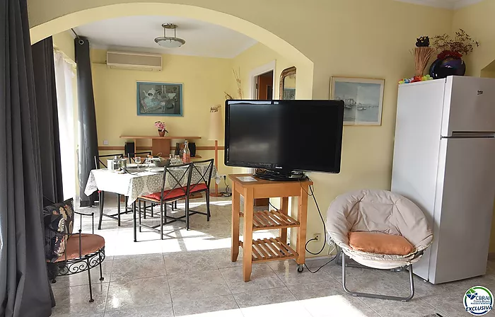 Apartamento con licencia turística en Santa Margarita, Roses, con terraza y piscinas comunitarias