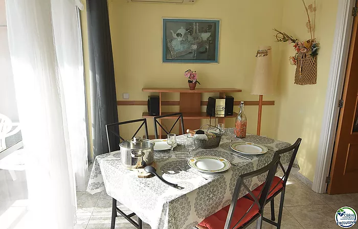 Apartamento con licencia turística en Santa Margarita, Roses, con terraza y piscinas comunitarias