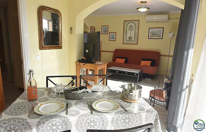 Apartamento con licencia turística en Santa Margarita, Roses, con terraza y piscinas comunitarias