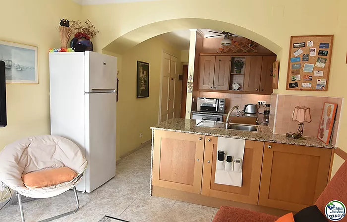 Apartamento con licencia turística en Santa Margarita, Roses, con terraza y piscinas comunitarias