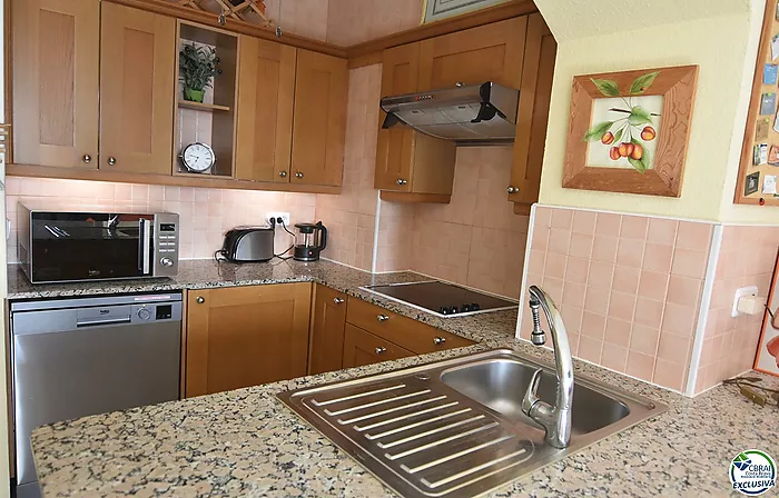 Apartamento con licencia turística en Santa Margarita, Roses, con terraza y piscinas comunitarias