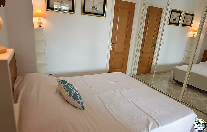 Apartamento con licencia turística en Santa Margarita, Roses, con terraza y piscinas comunitarias