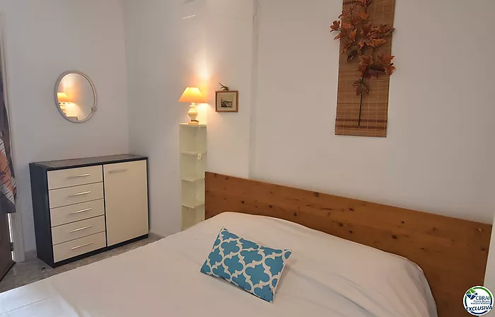 Apartamento con licencia turística en Santa Margarita, Roses, con terraza y piscinas comunitarias