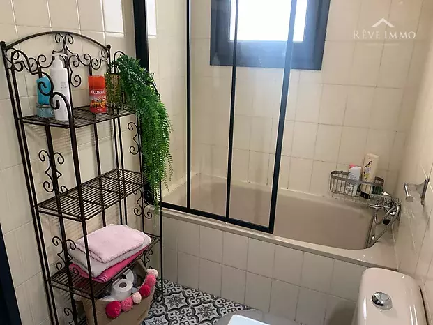 Bonito piso en Jardins Roses con piscina comunautaria
