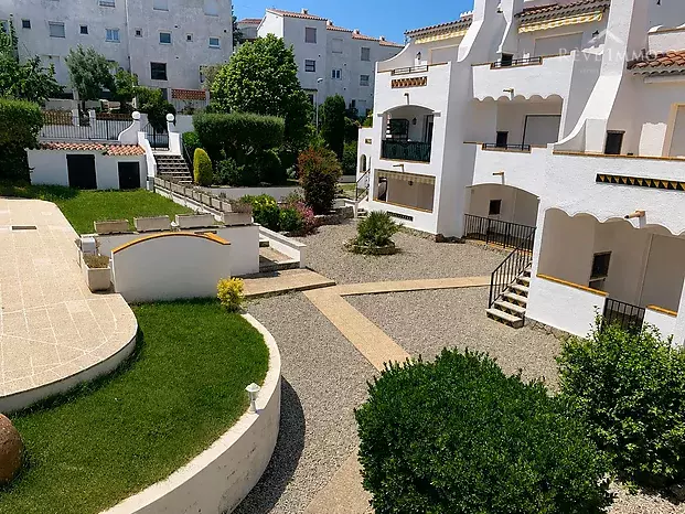 Bonito piso en Jardins Roses con piscina comunautaria