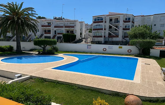 Bonito piso en Jardins Roses con piscina comunautaria