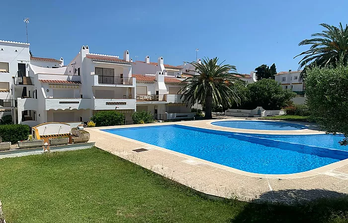 Bonito piso en Jardins Roses con piscina comunautaria