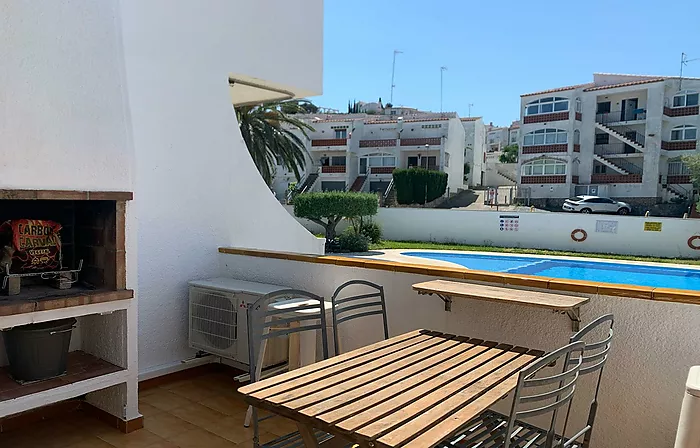 Bonito piso en Jardins Roses con piscina comunautaria
