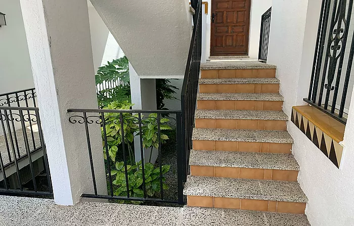 Bonito piso en Jardins Roses con piscina comunautaria