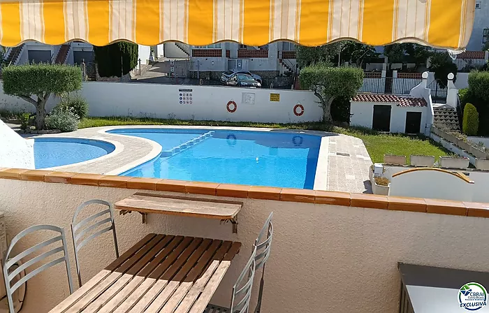 Bonito piso en Jardins Roses con piscina comunautaria