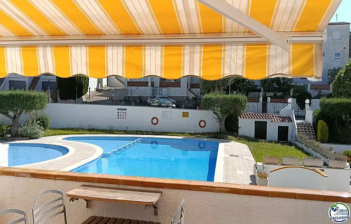 Bonito piso en Jardins Roses con piscina comunautaria