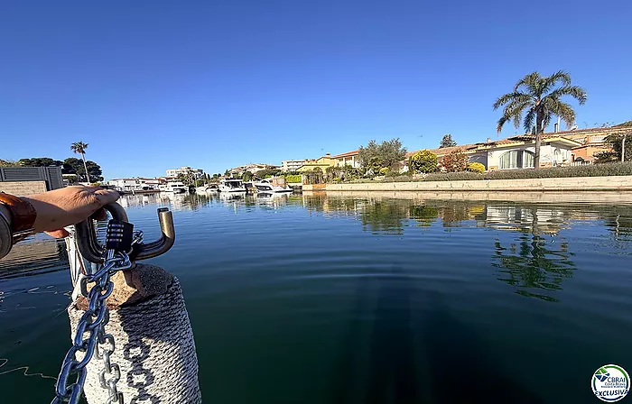 Amarre de 3 x 8 metros, para embarcación de de vela y de motor.