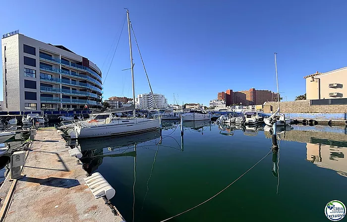 Amarre de 3 x 8 metros, para embarcación de de vela y de motor.