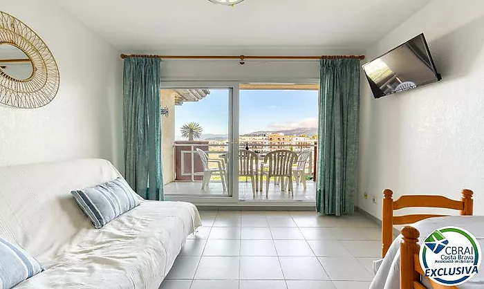 Ático con vistas al mar y terraza a 200 m de la playa en Roses