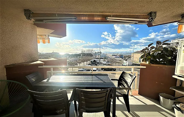 APARTAMENTO REFORMADO CON VISTAS AL MAR Y LICENCIA TURÍSTICA