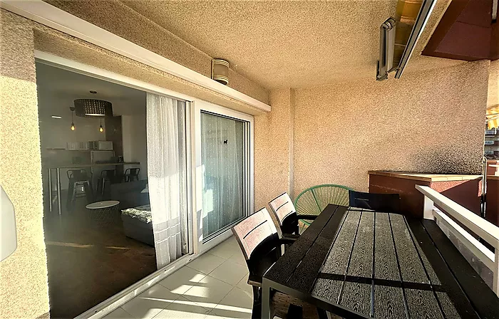 APARTAMENTO REFORMADO CON VISTAS AL MAR Y LICENCIA TURÍSTICA