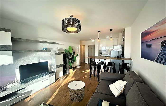 APARTAMENTO REFORMADO CON VISTAS AL MAR Y LICENCIA TURÍSTICA