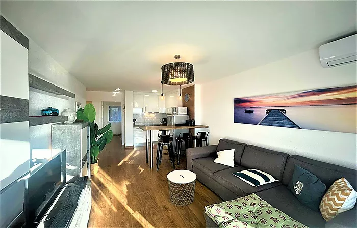 APARTAMENTO REFORMADO CON VISTAS AL MAR Y LICENCIA TURÍSTICA