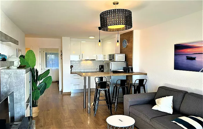 APARTAMENTO REFORMADO CON VISTAS AL MAR Y LICENCIA TURÍSTICA