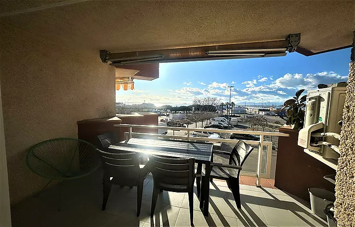 APARTAMENTO REFORMADO CON VISTAS AL MAR Y LICENCIA TURÍSTICA