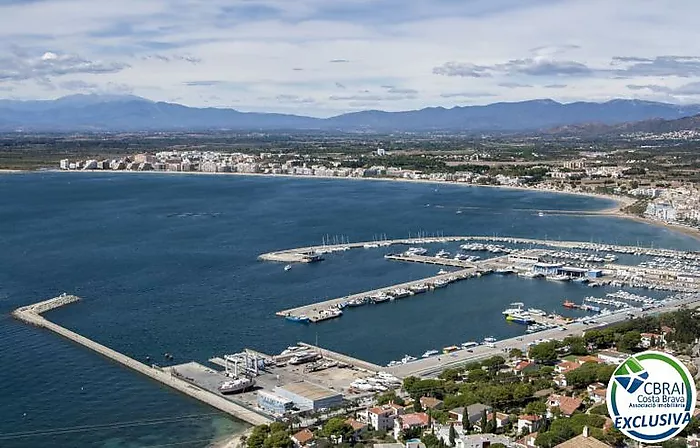 APARTAMENTO REFORMADO CON VISTAS AL MAR Y LICENCIA TURÍSTICA