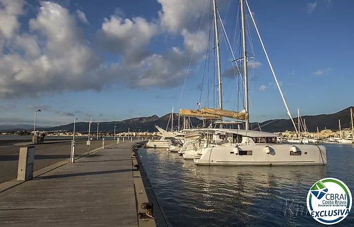 APARTAMENTO REFORMADO CON VISTAS AL MAR Y LICENCIA TURÍSTICA