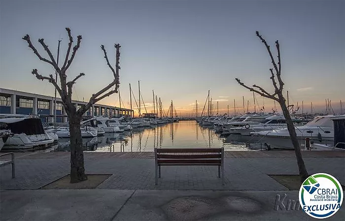 APARTAMENTO REFORMADO CON VISTAS AL MAR Y LICENCIA TURÍSTICA