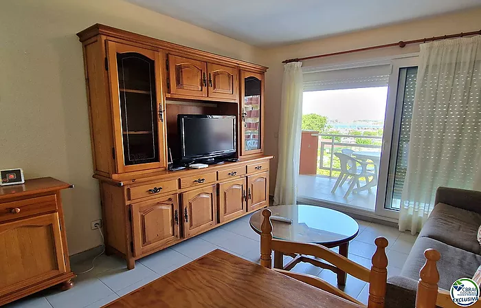 Apartamento de 2 habitaciones dobles, ubicado en la encantadora zona del Puerto Pesquero de Roses.