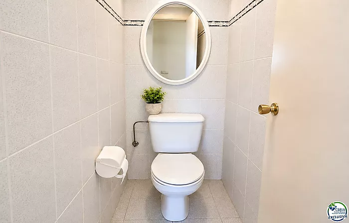 Apartamento de 2 habitaciones dobles, ubicado en la encantadora zona del Puerto Pesquero de Roses.