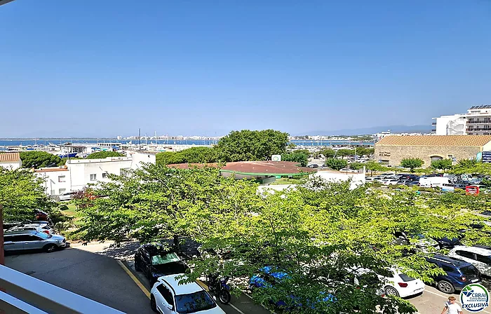 Apartamento de 2 habitaciones dobles, ubicado en la encantadora zona del Puerto Pesquero de Roses.