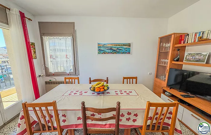 Acogedor apartamento de 2 habitaciones con terraza — Roses (Santa Margarita)
