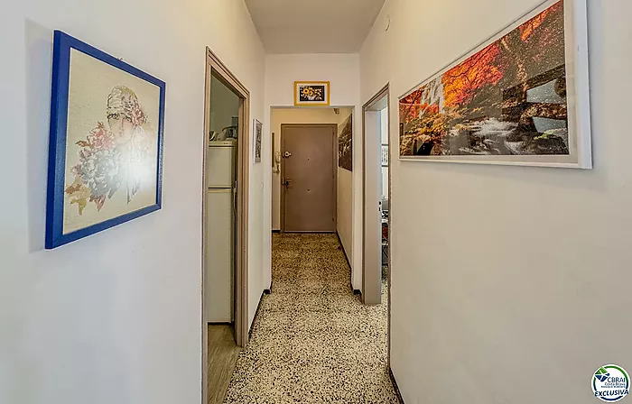 Acogedor apartamento de 2 habitaciones con terraza — Roses (Santa Margarita)