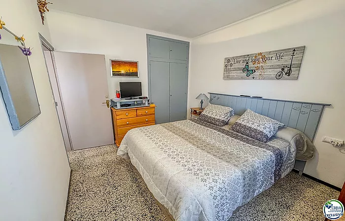 Acogedor apartamento de 2 habitaciones con terraza — Roses (Santa Margarita)
