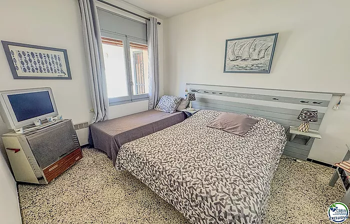 Acogedor apartamento de 2 habitaciones con terraza — Roses (Santa Margarita)