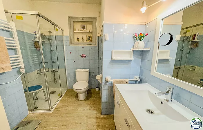 Acogedor apartamento de 2 habitaciones con terraza — Roses (Santa Margarita)