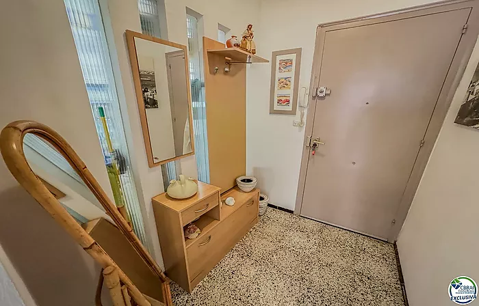 Acogedor apartamento de 2 habitaciones con terraza — Roses (Santa Margarita)