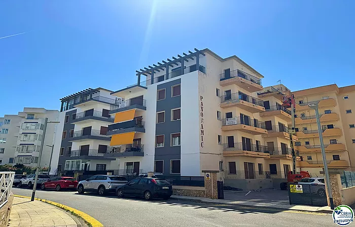 Acogedor apartamento de 2 habitaciones con terraza — Roses (Santa Margarita)