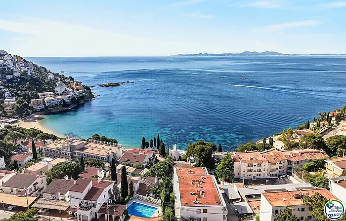 VILLA CON VISTAS AL MAR EN CANYELLES: PRIVACIDAD, LUZ NATURAL Y EL MEDITERRÁNEO COMO PROTAGONISTA