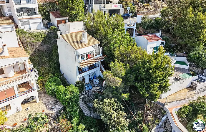 VILLA CON VISTAS AL MAR EN CANYELLES: PRIVACIDAD, LUZ NATURAL Y EL MEDITERRÁNEO COMO PROTAGONISTA