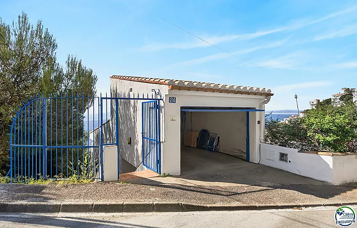 VILLA CON VISTAS AL MAR EN CANYELLES: PRIVACIDAD, LUZ NATURAL Y EL MEDITERRÁNEO COMO PROTAGONISTA