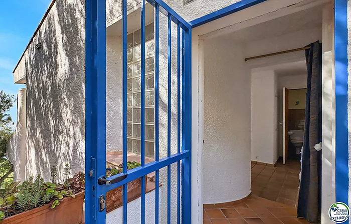 VILLA CON VISTAS AL MAR EN CANYELLES: PRIVACIDAD, LUZ NATURAL Y EL MEDITERRÁNEO COMO PROTAGONISTA