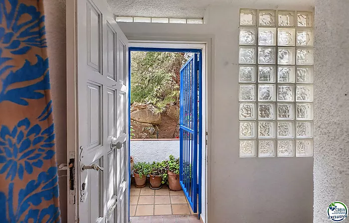 VILLA CON VISTAS AL MAR EN CANYELLES: PRIVACIDAD, LUZ NATURAL Y EL MEDITERRÁNEO COMO PROTAGONISTA