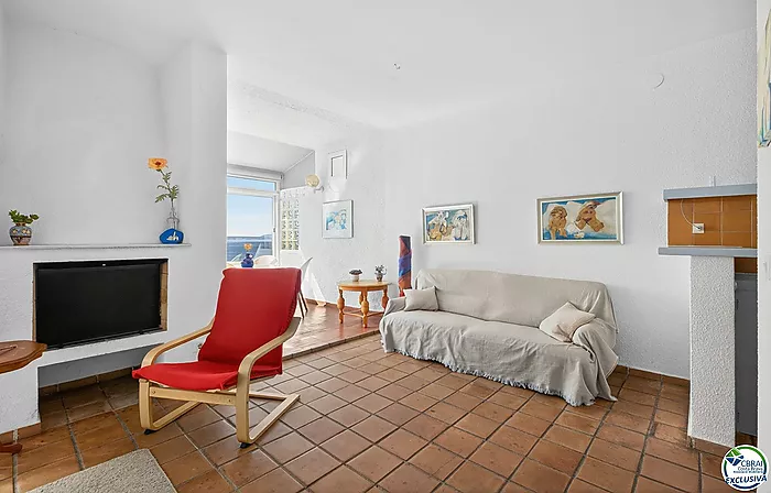 VILLA CON VISTAS AL MAR EN CANYELLES: PRIVACIDAD, LUZ NATURAL Y EL MEDITERRÁNEO COMO PROTAGONISTA
