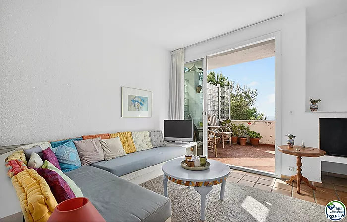 VILLA CON VISTAS AL MAR EN CANYELLES: PRIVACIDAD, LUZ NATURAL Y EL MEDITERRÁNEO COMO PROTAGONISTA